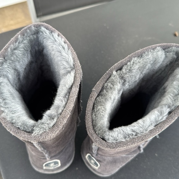 EUC BearPaw Emma Short Gray Boots - Picture 3 of 4